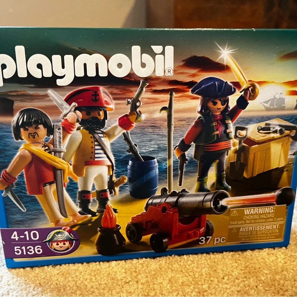 Playmobil Pirates Commander with Armory